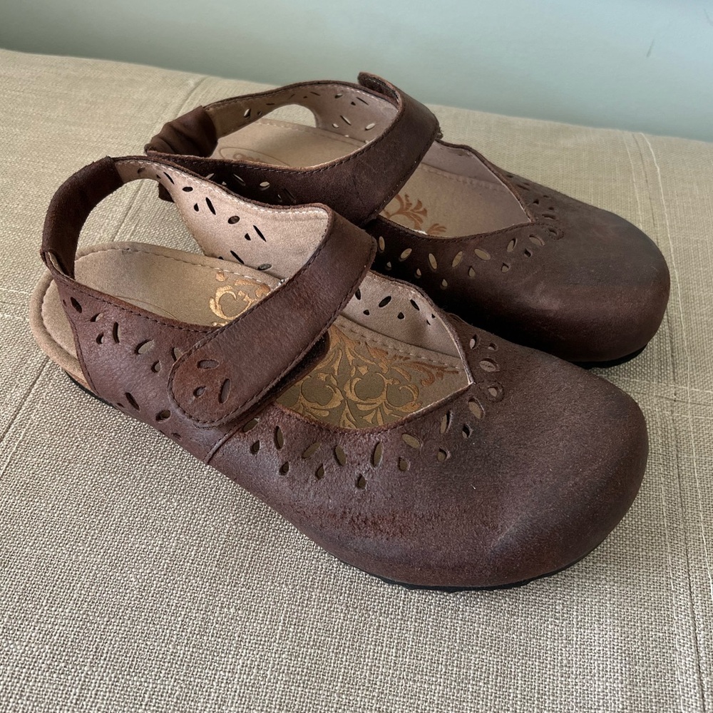 Aetrex Casual Shoe - Picture 3 of 6